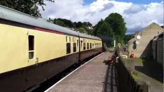 preview picture of video 'Steam train leaving Lydney Town'