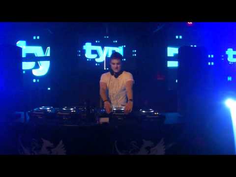 tyDi Global Soundsystem @ The Met   May 20, 2011   Tiesto pres  Allure feat  JES   Show Me The Way tyDi Remix