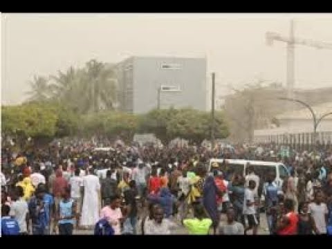 INCROYABLE A L'UCAD LES ETUDIANTS EN BOUCLIER DE SONKO