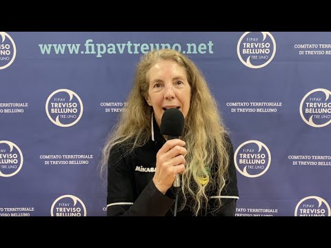 L'ALLENATRICE DEL SOSUS MARIA TERESA BIASI DOPO LA VITTORIA DEL TITOLO U14F