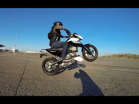The KTM duke 690 2008 remus exhaust [HD]