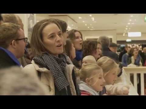 Gloria! Flashmob der Berliner Stadtmission am Alexanderplatz