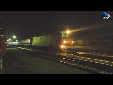 060-EA 40-0701-5 & IR1742 Satu Mare-București Nord in Gara Războieni Station - 19 February 2021