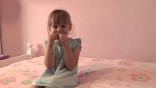 Cute girl sings Justine Clarke 'Song to make you smile' abckidsmusic