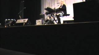 Donna Hughes singing &quot;Little Bluebird&quot; solo