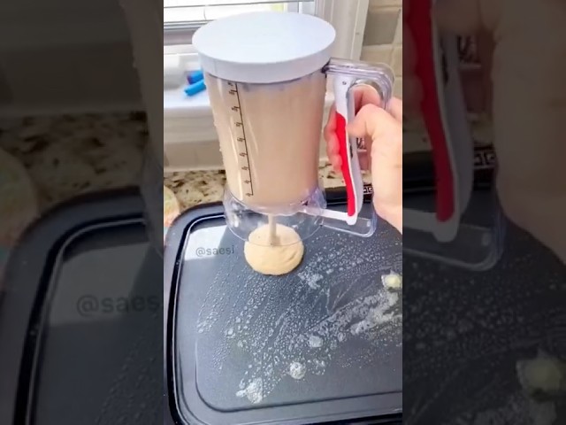 Vídeo relacionado con Bestron Dosificador de masa con escala de 700 ml, para crepes, poffertjes, tortitas, gofres, magdalenas o rosquillas, color azul y blanco