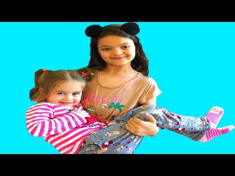 Masal looking at little baby - Fun video