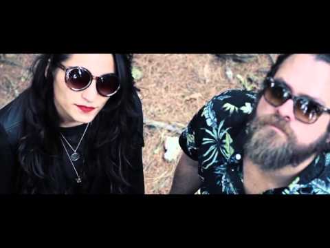 Communión - Lejos de la Gente (Letra)