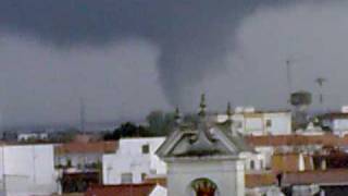 preview picture of video 'Tornado Cartaya 16-04-2010 (Movil)'