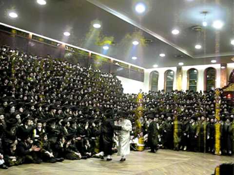 Satmar - Viznitz Wedding in Boro Park   Satmar Rebbe Mitzvah tantz 4