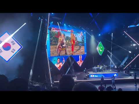 EVO 2022 Tekken 7 Top 8 Grand Finals - Knee vs. Khan - Crowd Cam 1/4