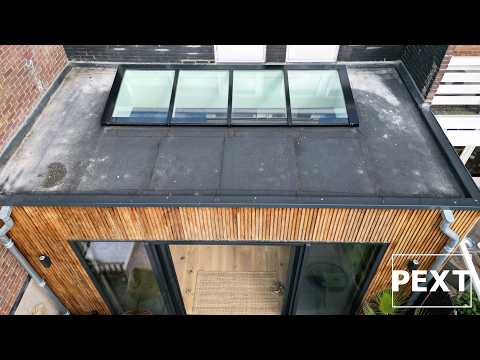 Lichtstraat Lessenaarsdak Grenen met 2 vaks HR++ isolatieglas | Zwart RAL 9005 video