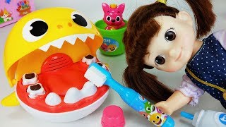 Baby Shark Tooth Brush play and Pinkfong toys Baby doll play - 토이몽