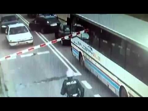 Policjant uratował Bus