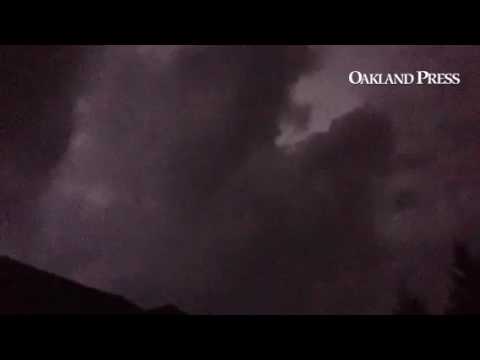 Storms with heavy lightning move into #Rochester Hills