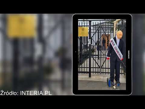 "Zbrodniarz wojenny". Kukła Putina na szubienicy przed ambasadą w Oslo.