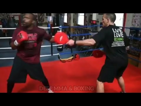 WHOA!! Roy Jones Jr Throwing beautiful Combos crazy hand speed in camp for Tyson with Tom Yankello