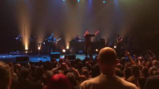 Elbow perform “The Birds” live 2017/11/16 at the Wiltern Theatre, Los Angeles