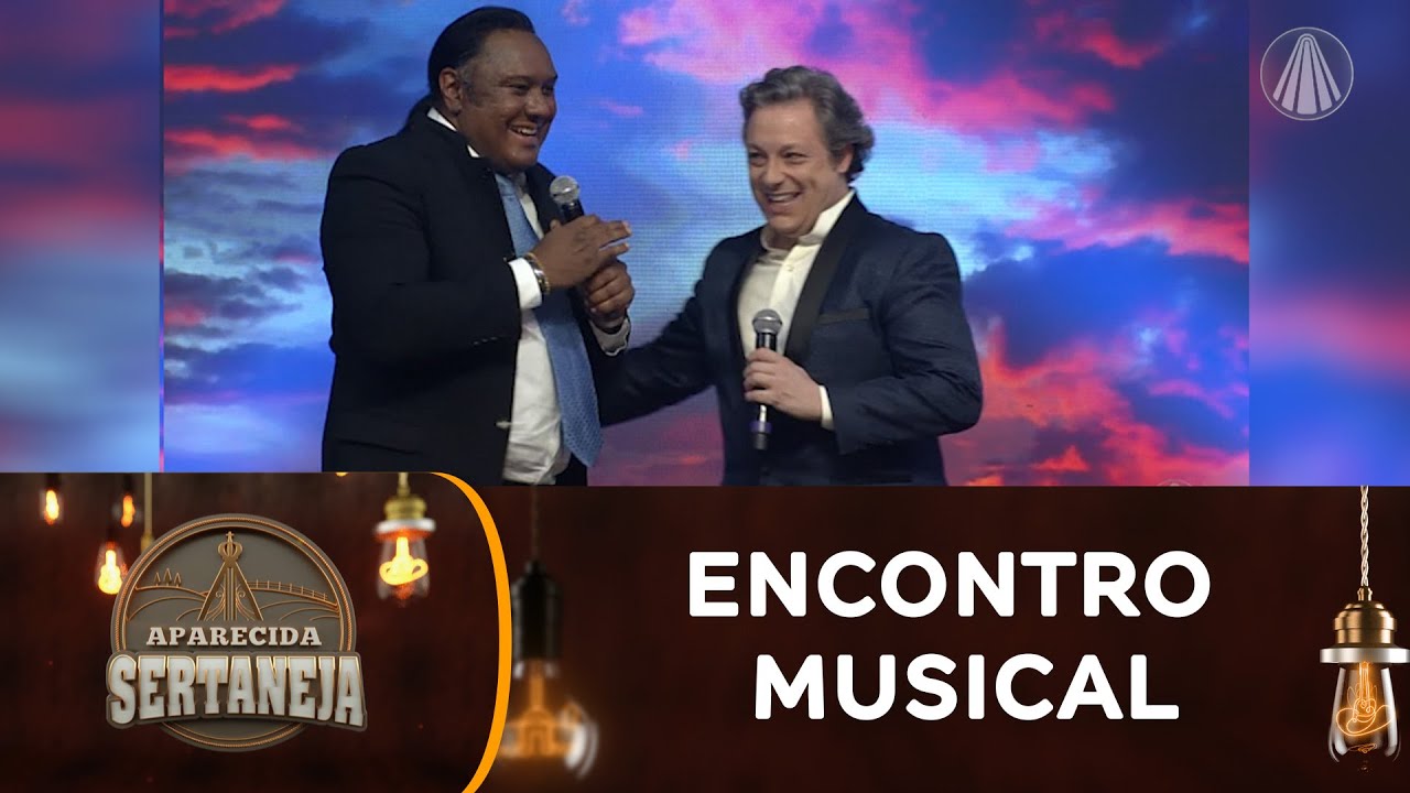 Os tenores Rinaldo Viana e Felipe Menegat cantam músicas religiosas