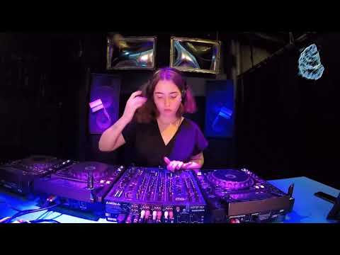 The Blue Oyster: daisy cutter / 26.06 / 20 - 21