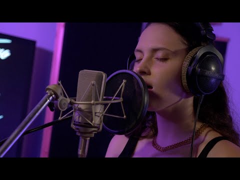 Studio Time Newcomers #7 -  Iana