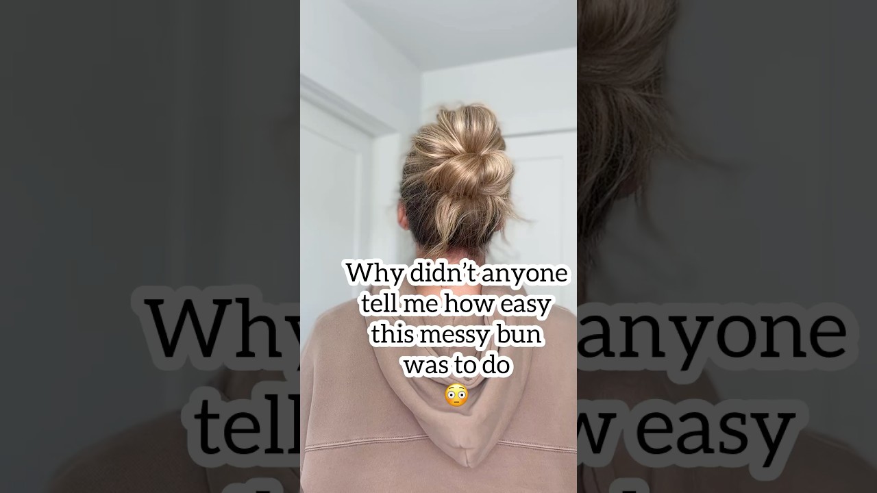 This messy bun is so easy! Perfect for fall 🍂🍁 #messybun #messybuntutorial