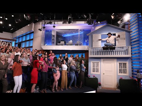 エレンがtWitchのDJブースをAirbnbに変身させる (Ellen Turns tWitch’s DJ Booth into an Airbnb)