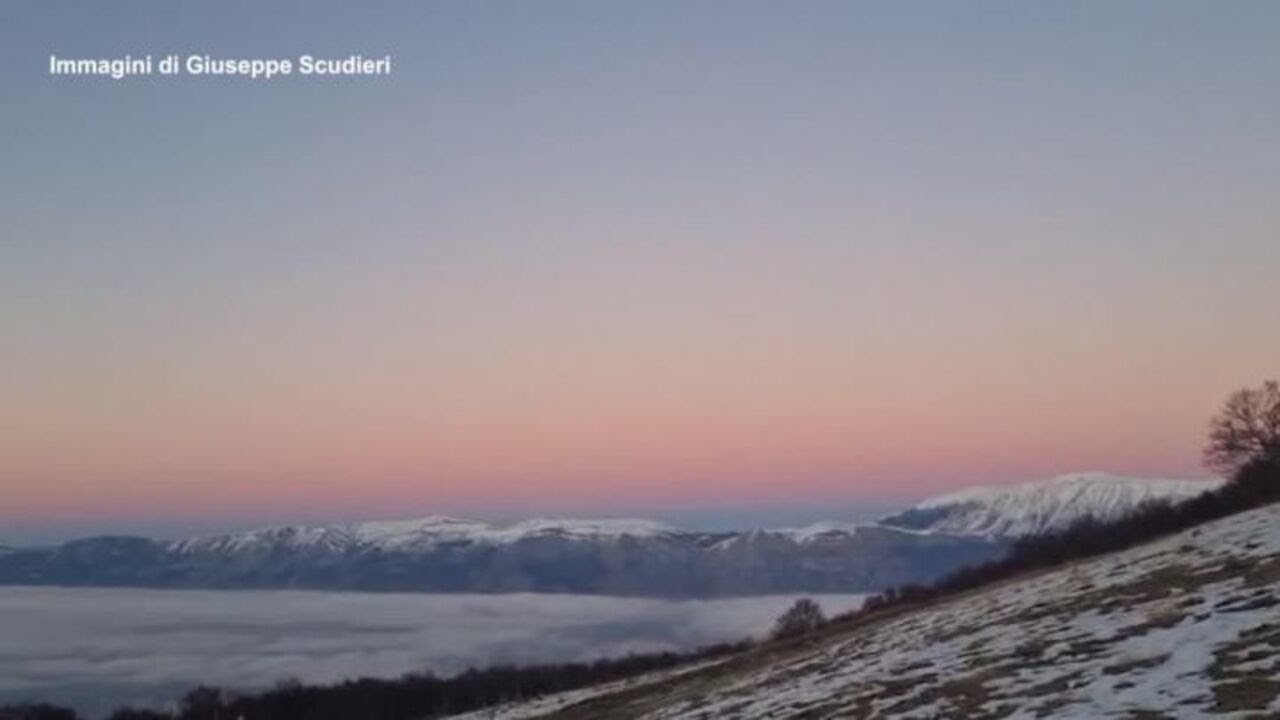 Il "lago di nubi" visto dai monti di Introdacqua