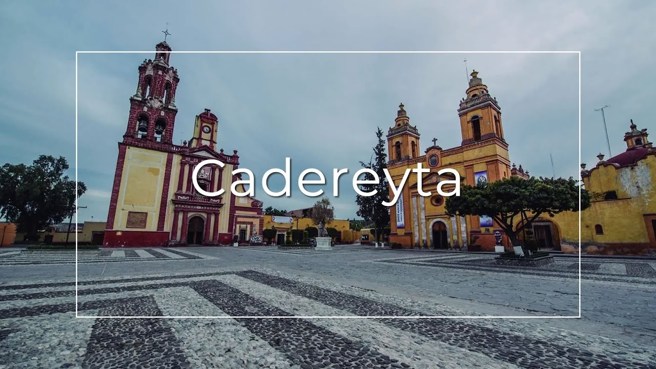 Live webcam view of Cadereyta de Montes Plaza & Church