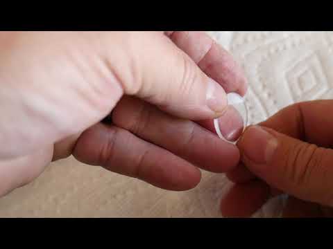 Showdown between a sapphire crystal and a Seiko hardlex crystal. Let's see who's the biggest loser!