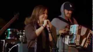 Jenni Rivera-Dos botellas de Mezcal (ensayo previo monterrey)