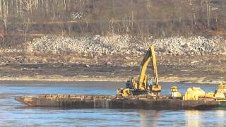 preview picture of video 'Mississippi River Dredging near Thebes Illinois'