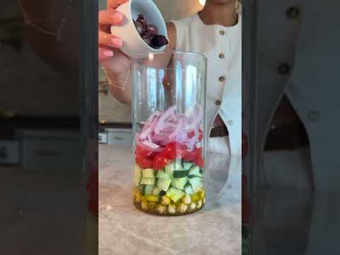 Easiest way to build and store a salad