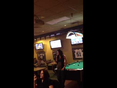 Girl sings evanescence bring me to life Amazing !!!