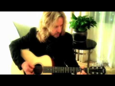 Tommy Shaw and Taylor Guitars' GS Mini