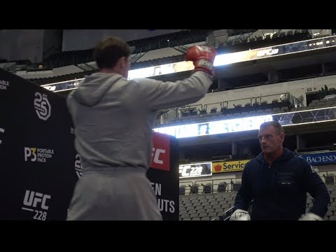 Darren Till Throwing Savage Left Hands At The UFC 228 Open Workouts