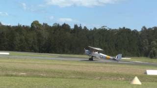 preview picture of video 'Tiger Moth departing runway 17 at Cessnock , NSW'