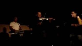 Luis Montilla play w/ Mazucamba violin solo ''chan-chan''