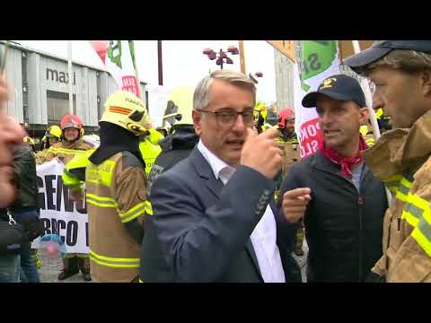 Bučke e38p01 - GASILSKA VAJA ALI POSKUS DRŽAVNEGA PREVRATA