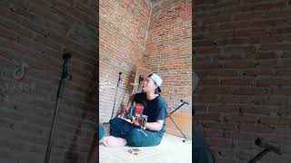 Download lagu melepas lajang - tri suaka mp3