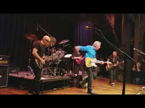 Private Concert - G4 2017 Joe Satriani, Tommy Emmanuel play "Stevie's Blues" and "Johnny B Goode"