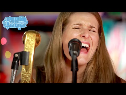 SHOOK TWINS - "Growing Things" (Live at JITV HQ in Los Angeles, CA 2016) #JAMINTHEVAN