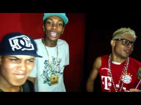 BRINCADEIRINHA   MENININHO E MC LAN