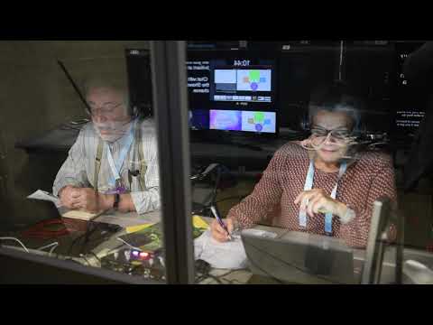 How does simultaneous conference interpretation work?