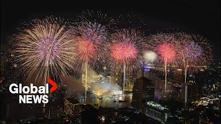 Download lagu New Year s 2023 countdown celebrations around the ... mp3