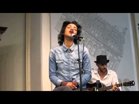 Alice Smith - Lover, You Should've Come Over (Jeff Buckley Cover)