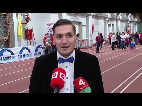 В Гомельском Дворце легкой атлетики накануне Нового года провели спортивное шоу «Новогодняя сказка» видео