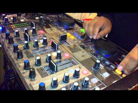 ROBERTO DJ SCRATH EN VIVO 2012.wmv