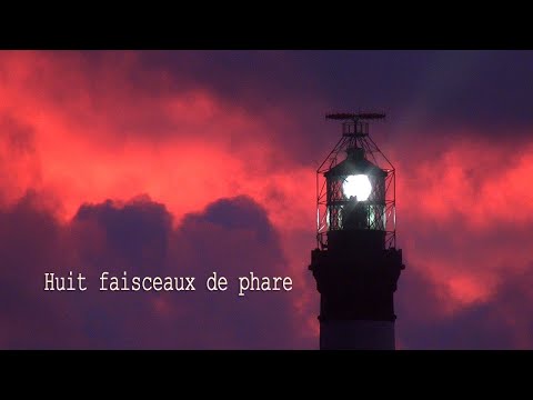 Ouessant, les 8 éclats du phare du Créac'h s'allument
