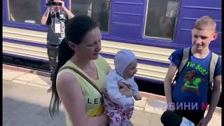 В Николаев прибыл поезд с эвакуированными из Херсонской области (фото, видео)